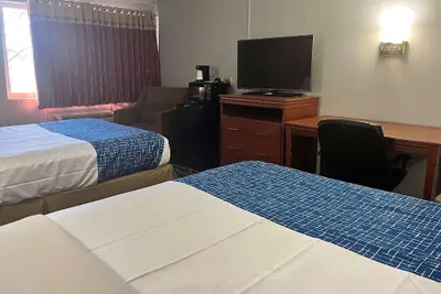 Photo 4 - Travelodge by Wyndham Terre Haute