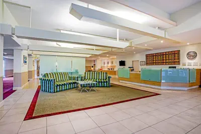Photo 4 - La Quinta Inn & Suites by Wyndham Danbury