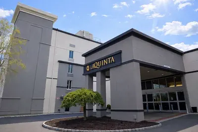 Photo 2 - La Quinta Inn & Suites by Wyndham Danbury