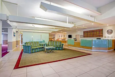 Photo 3 - La Quinta Inn & Suites by Wyndham Danbury