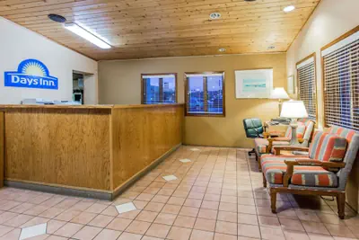 Photo 4 - Days Inn by Wyndham West Allis/Milwaukee