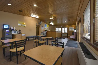Photo 5 - Days Inn by Wyndham West Allis/Milwaukee