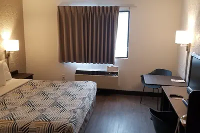Photo 4 - Motel 6 Elk Grove Village, IL - O'Hare