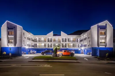 Photo 2 - Days Inn by Wyndham San Francisco S/Oyster Point Airport