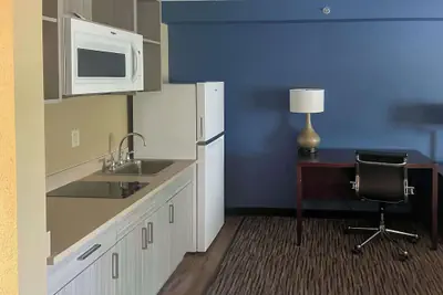 Photo 2 - Suburban Studios Arlington Heights – Elk Grove