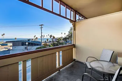 Photo 5 - Howard Johnson by Wyndham Santa Cruz