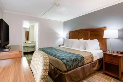 Photo 2 - Travelodge by Wyndham Canton/Livonia Area, MI