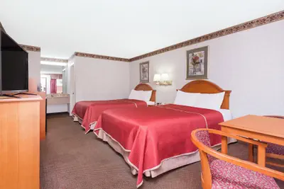Photo 4 - Regency Inn & Suites-Hamilton Place