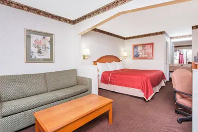 Photo 2 - Regency Inn & Suites-Hamilton Place