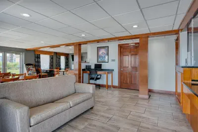 Photo 3 - SureStay Hotel by Best Western Bowling Green North