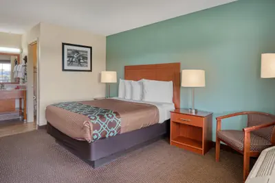 Photo 2 - SureStay Hotel by Best Western Bowling Green North