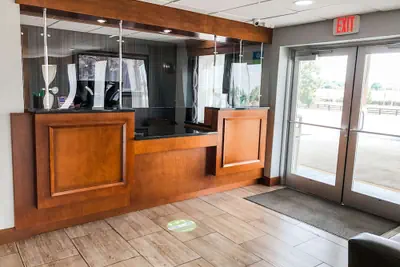Photo 3 - SureStay Hotel by Best Western Bowling Green North