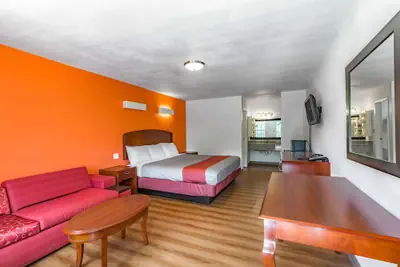 Photo 5 - Giddings Executive Inn