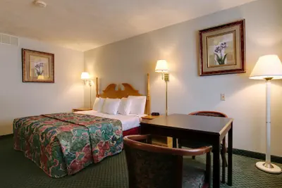 Photo 5 - Americas Best Value Inn Uvalde