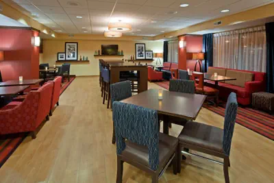 Photo 5 - Hampton Inn Milwaukee-Airport