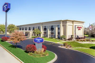 Photo 2 - Hampton Inn Milwaukee-Airport