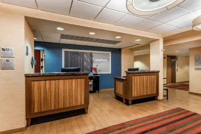 Photo 4 - Hampton Inn Milwaukee-Airport