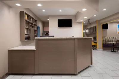 Photo 4 - Days Inn & Suites by Wyndham Airport Albuquerque