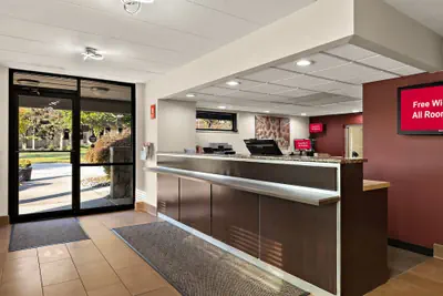 Photo 4 - Red Roof Inn Cleveland - Westlake