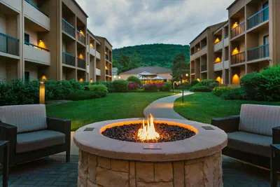Photo 2 - Courtyard by Marriott Mahwah