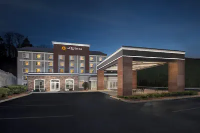 Photo 2 - La Quinta Inn & Suites by Wyndham Downtown Asheville