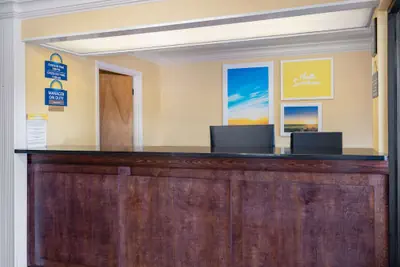 Photo 3 - Days Inn by Wyndham Macon I-475