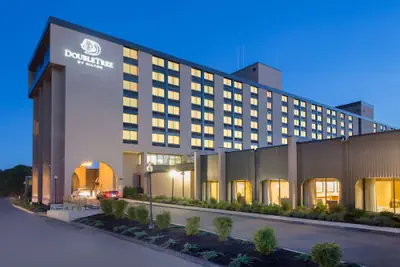 Photo 2 - DoubleTree by Hilton Boston North Shore