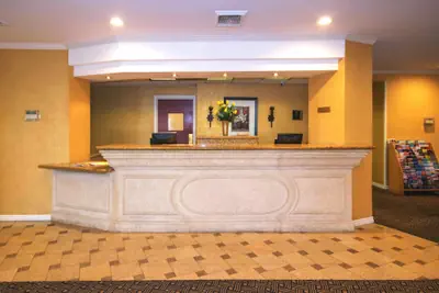 Photo 3 - Oakland Airport Executive Hotel