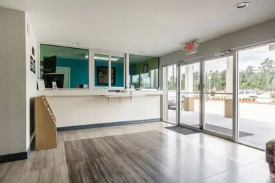 Photo 2 - Scottish Inn and Suites