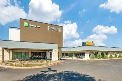 Photo 2 - Holiday Inn Dallas Market Ctr Love Field by IHG