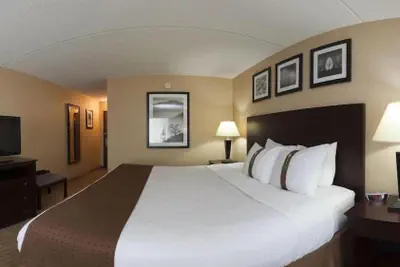 Photo 4 - Holiday Inn Cleveland-S Independence by IHG