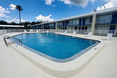 Photo 2 - Rodeway Inn Silver Springs - Ocala East