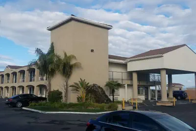 Photo 2 - SureStay Hotel by Best Western Hollister