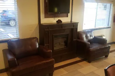 Photo 3 - SureStay Hotel by Best Western Hollister