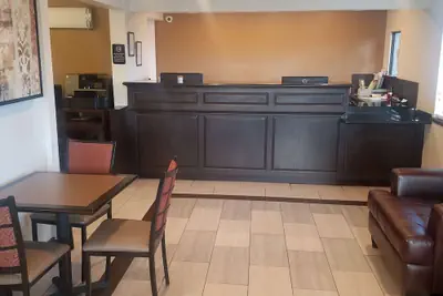 Photo 5 - SureStay Hotel by Best Western Hollister