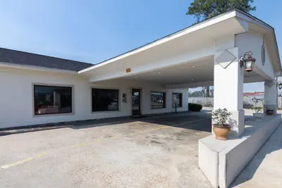 Photo 2 - OYO Hotel DeRidder Hwy 171 North