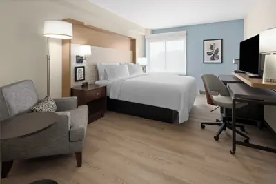 Photo 4 - Holiday Inn Hotel and Suites Richmond West End by IHG