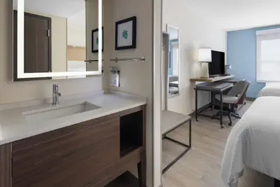 Photo 5 - Holiday Inn Hotel and Suites Richmond West End by IHG