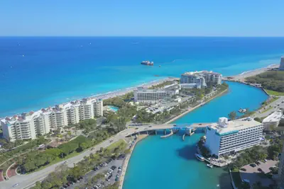 Photo 2 - Waterstone Resort & Marina Boca Raton, Curio Collection by Hilton