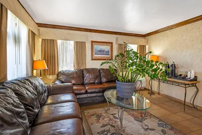 Photo 2 - Rodeway Inn at Nevada State Capitol