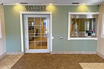 Photo 4 - Roadstar Hotel Zephyrhills