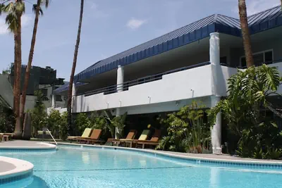 Photo 2 - Hotel Current