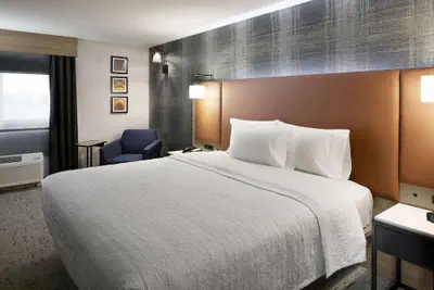 Photo 5 - Hampton Inn Newark Airport