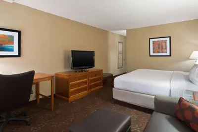 Photo 5 - Holiday Inn Cincinnati-Riverfront by IHG