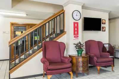 Photo 3 - Econo Lodge Sioux Falls North