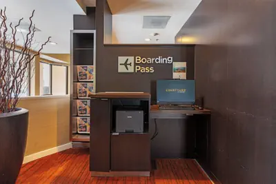 Photo 4 - Courtyard by Marriott Toledo Airport Holland