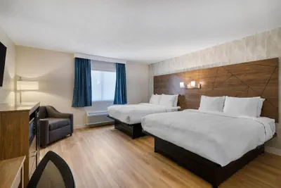 Photo 5 - Baldwin Inn & Suites, SureStay Collection by Best Western