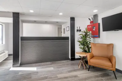 Photo 4 - Baldwin Inn & Suites, SureStay Collection by Best Western