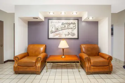 Photo 4 - Super 8 by Wyndham Springdale AR