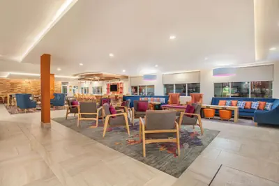 Photo 4 - La Quinta Inn & Suites by Wyndham Madera